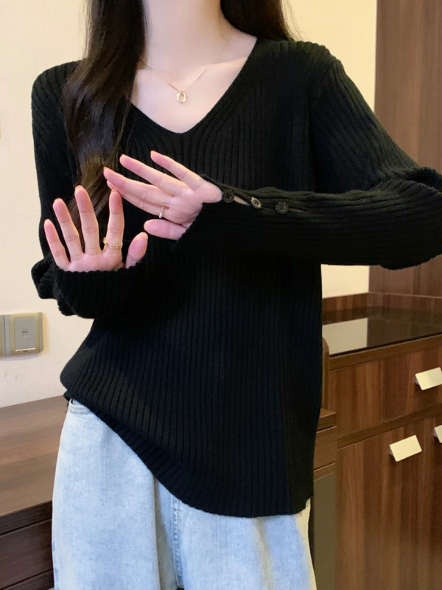 Slim Fit V-Neck Long Sleeve Knitwear Women's Style 2026 Autumn Large Size plus Size Versatile Knitted Top for plus Size Women