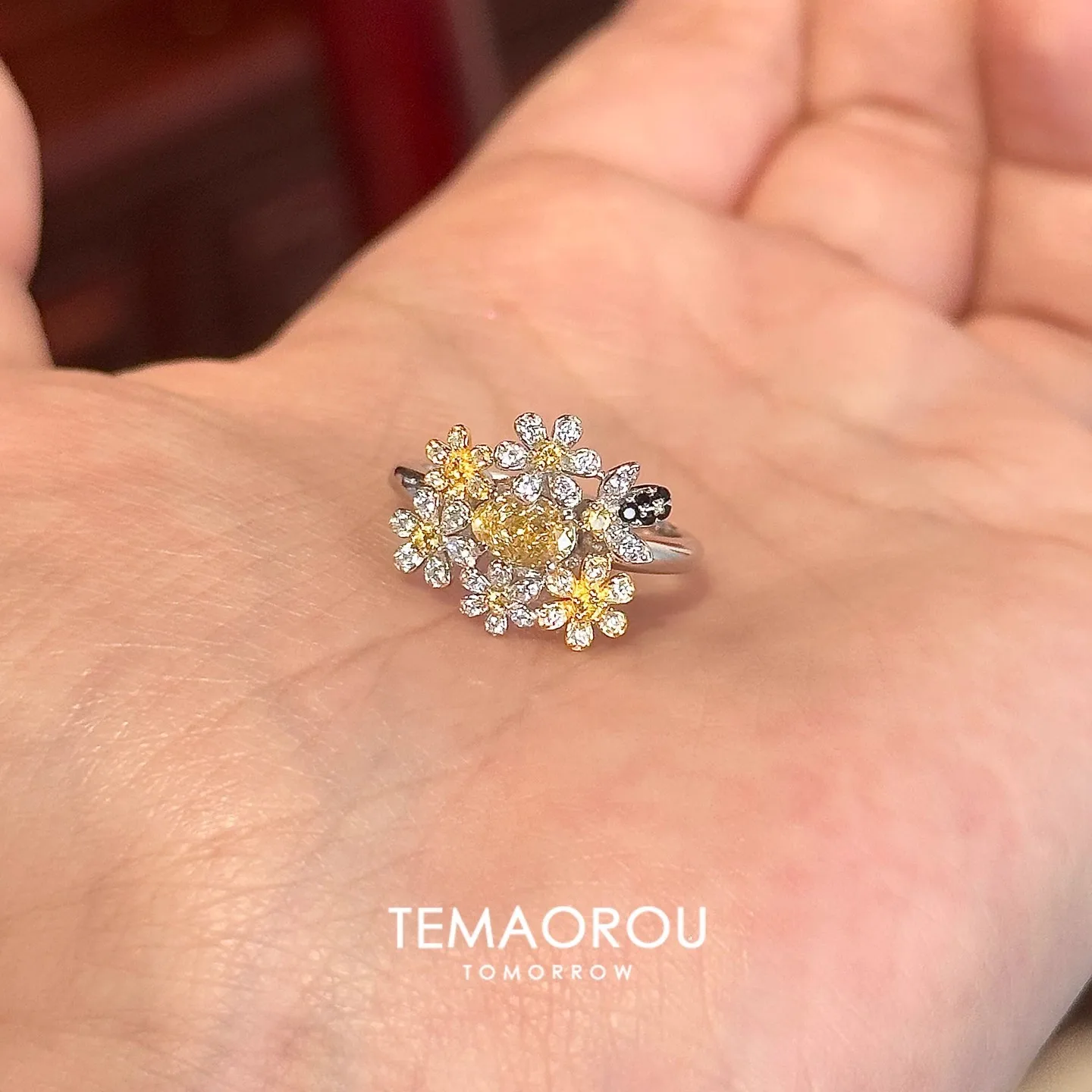 Autumn yellow diamond small flower ring light luxury high-end open index finger ring socialite style ring