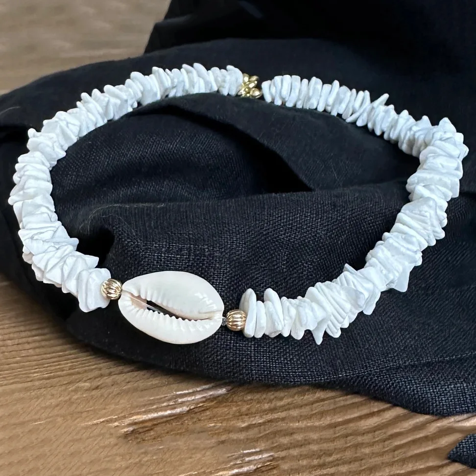 Puka Shell Choker Necklace White Round Hawaiian Natural Sea Shell Beach Jewelry Surfer Necklace for Women Cowrie Shell Aesthetic