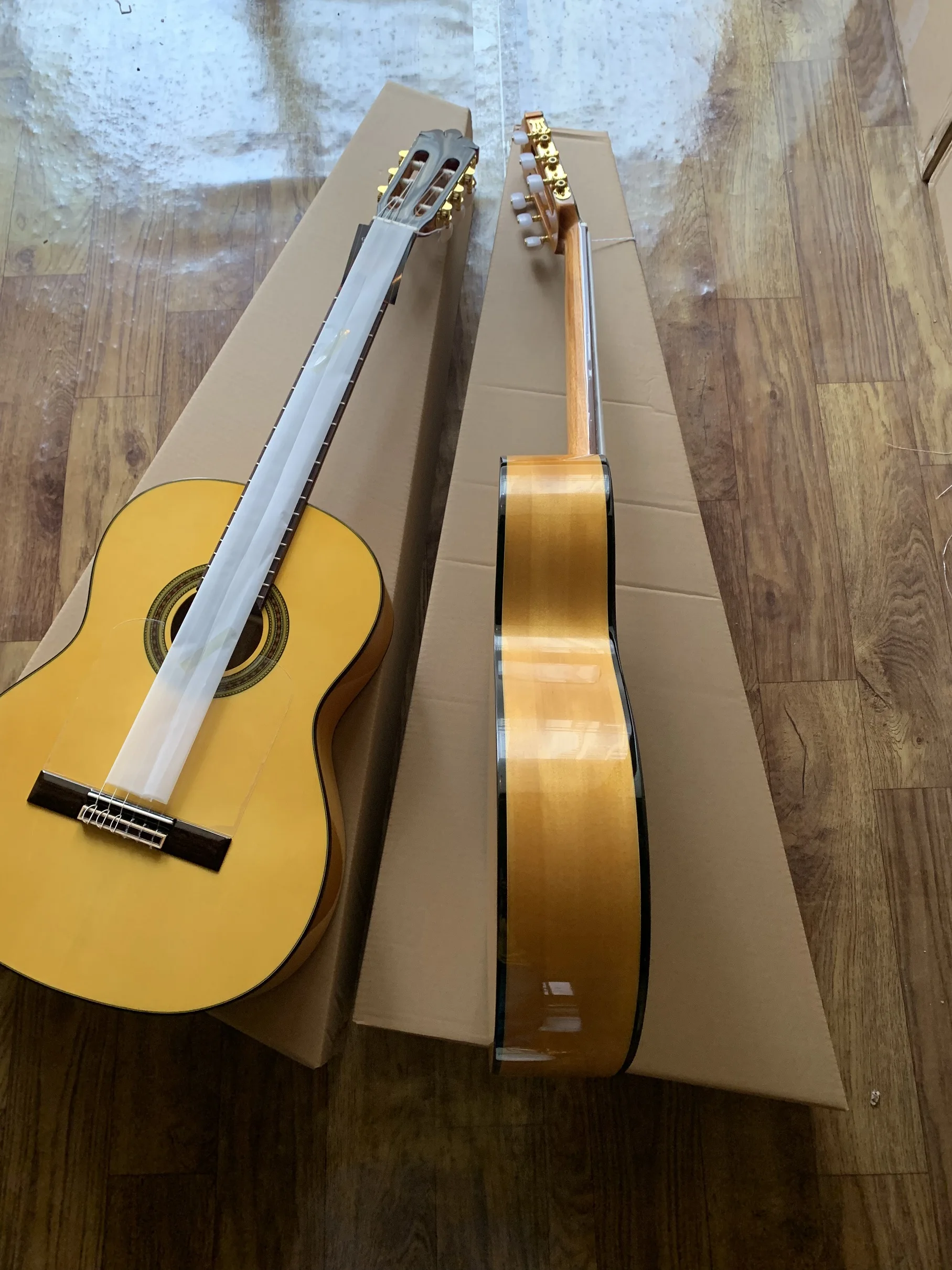 Guitarra flamenca de 39 pulgadas, tamaño completo/cutaway, con cuerpo de abeto/aguadzue, guitarra clásica con cuerdas de nailon, 580 mm, 52 mm de ancho del puño.