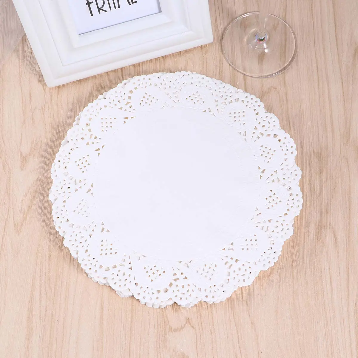 140Pcs 8.5 Inch Round Exquisite Lace Paper Doilies Decorative Placemats for Wedding Birthday Party Table Display Craft Projects