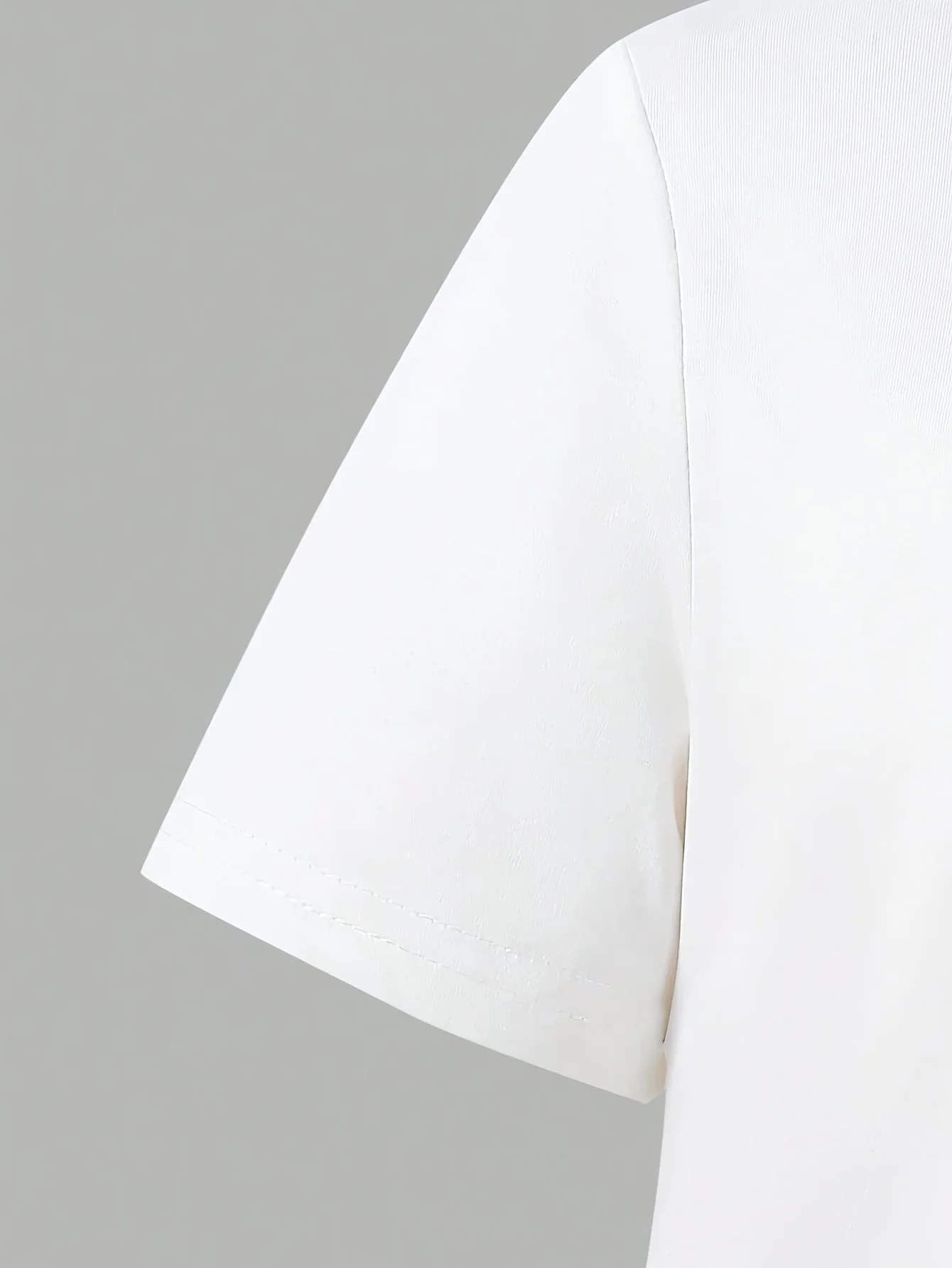 Zweiteiliges Freizeitset für Mädchen: ein stilvolles, sportliches Strick-Crop-Top mit Pailletten- und Schleifenmuster, kombiniert mit vielseitigen Cargohosen. – Detail 5