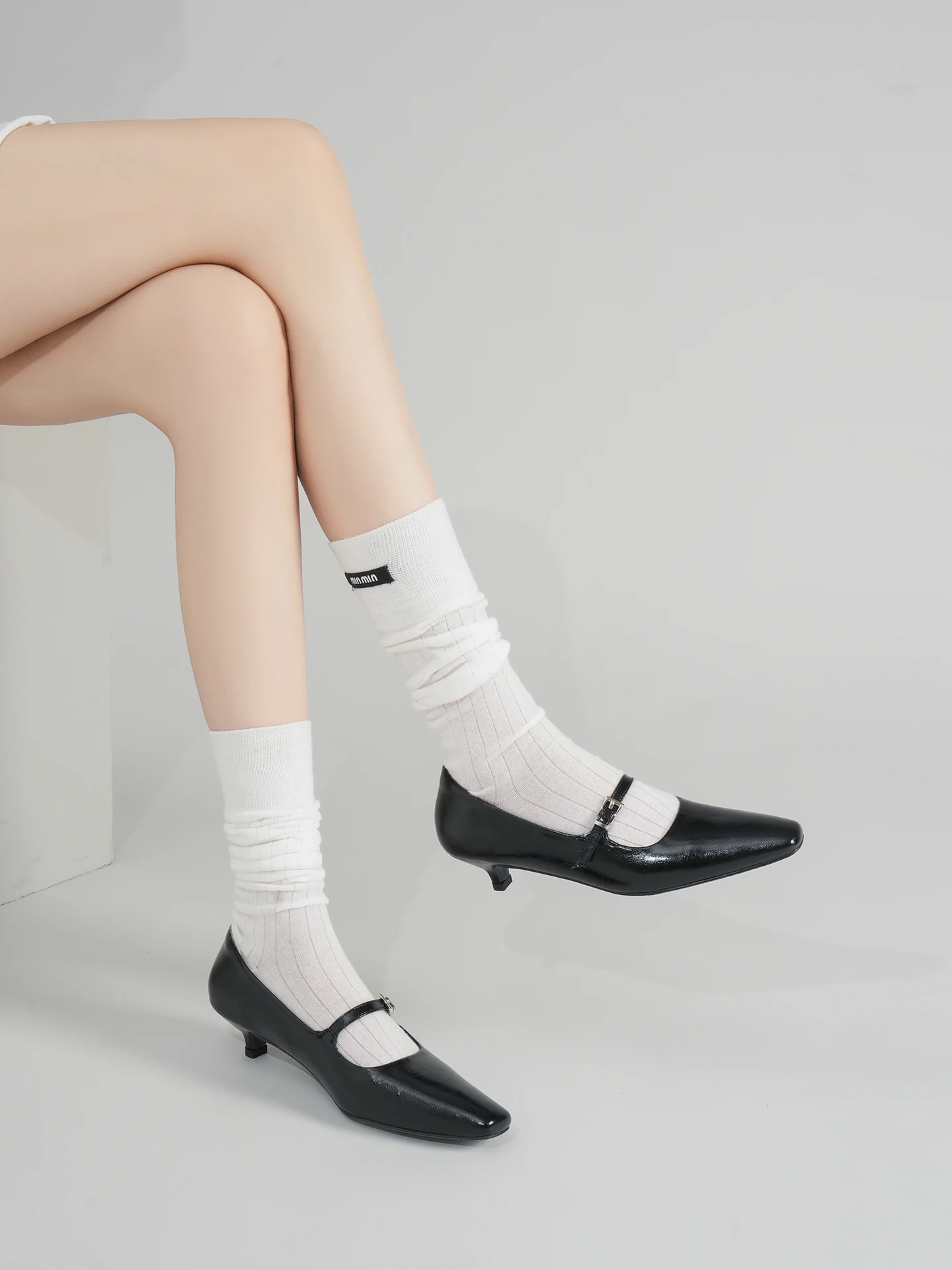Lin Xiangwan High Heels Black Women's Shoes Retro Style Buckle  Heel Minimalist Design Fashionable Single Shoes for Daily Use