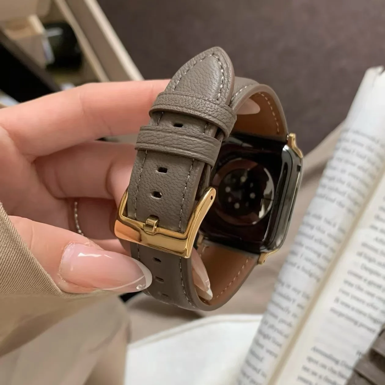 Leather loop Correa For Apple Watch band women Series 10/9/8/7/6/5/4/3/2/1 SE 38mm 40mm 41mm 42mm 44mm 45mm 46mm 49mm Strap