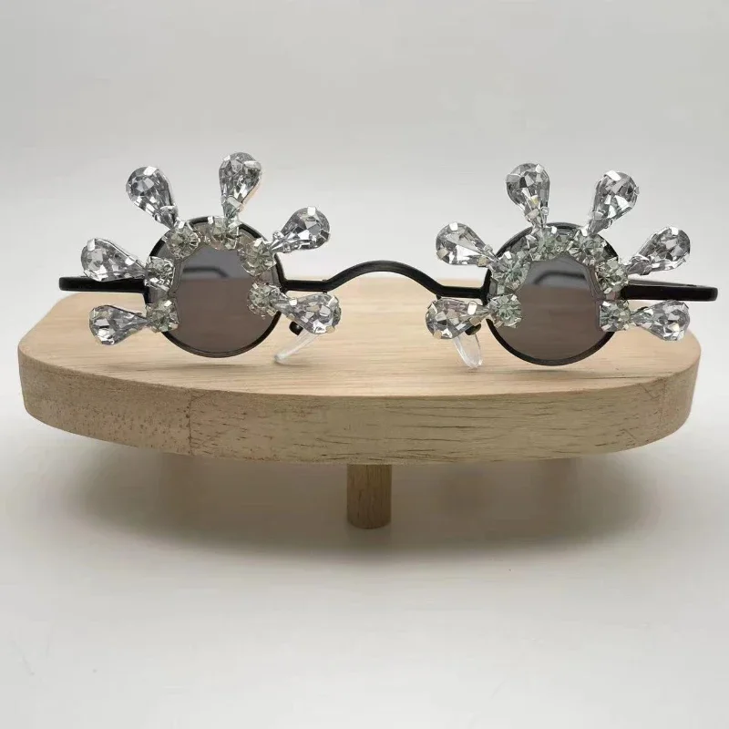 

2023 New Diamond Sunglasses Ladies Brand Designer Party Ladies Glasses Rhinestone Season Round Eyewear Lunette De Soleil Femme
