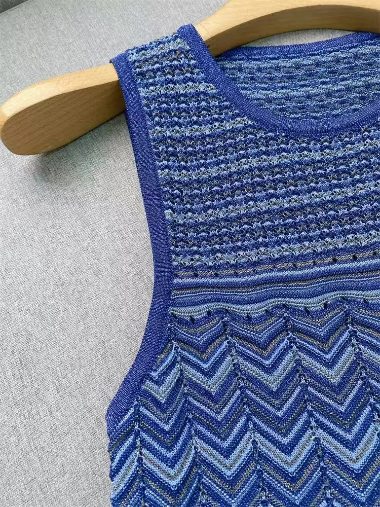 Zomer Nieuwe Mode Temperament Blauw Golfpatroon Gebreide Tankjurk Vrouwen Hol Mouwloze O-hals Slanke Midi Gewaad Vrouwelijke