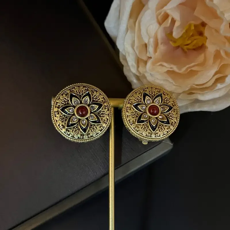 Fashion heavy brass gold plated embossed black enamel flower earrings inlaid with high-grade circular ear clips