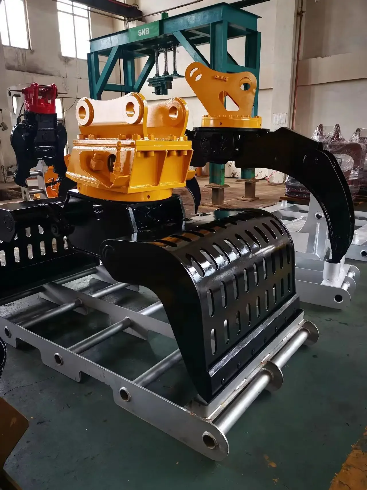 SOOSAN Gripper  suitable for excavators with 17-23 ton a mechanical device that is used to grasp and hold object