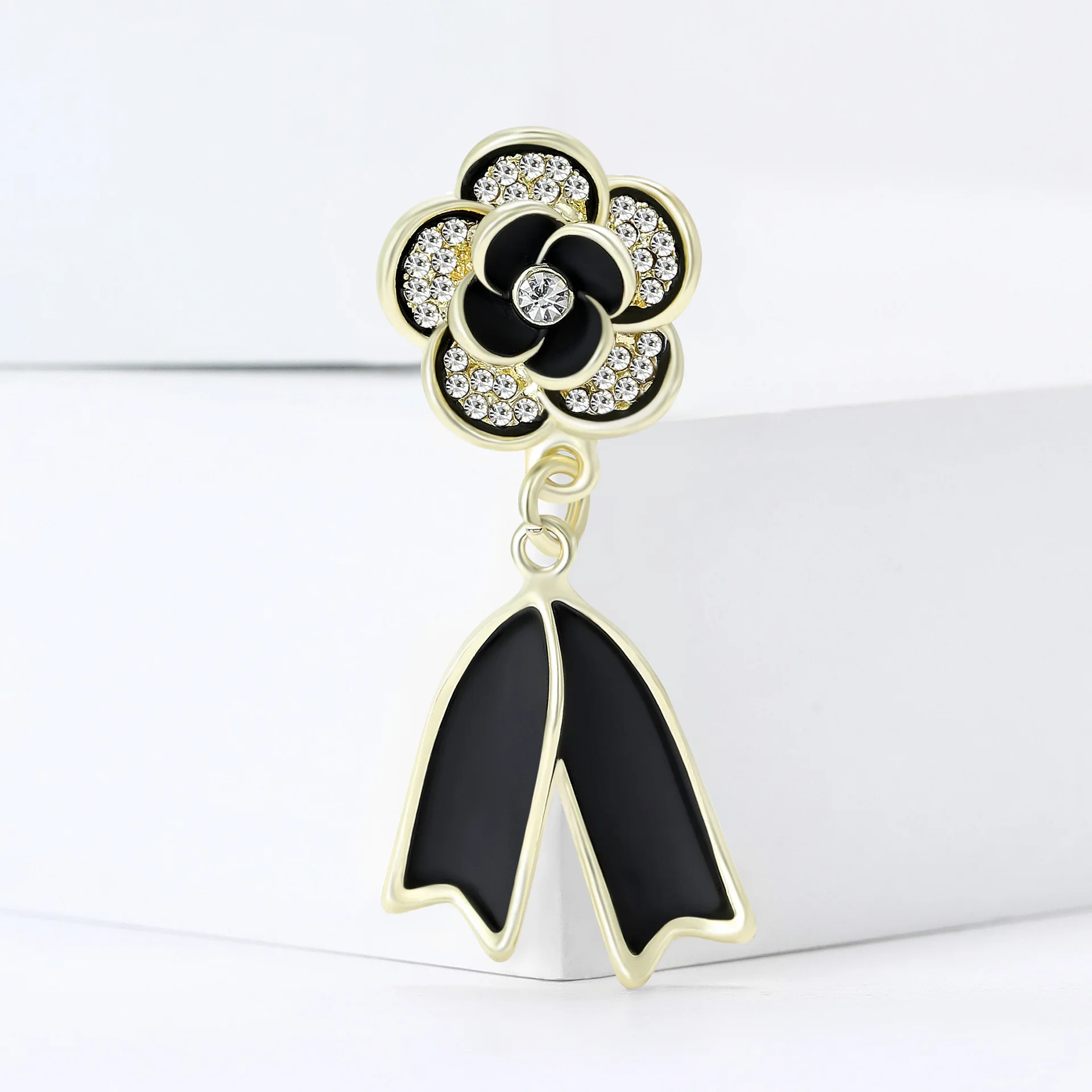Camellia Flower Broocho earrings Fashion Luxury Hollow Beautiful Flowers Plant Pearl Pin For Women Dressing Clothes Corsage