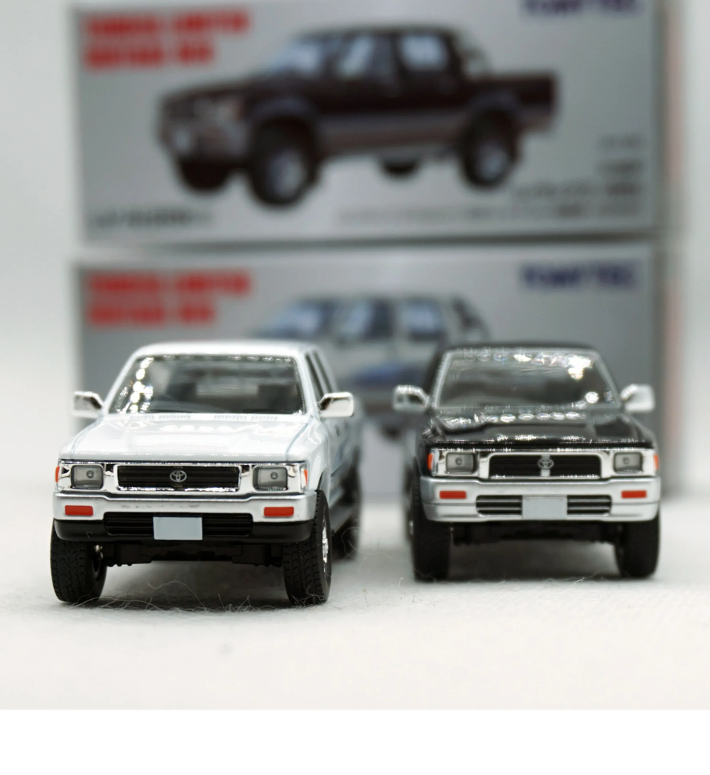 TOMYTEC 1:64 Hilux TLV N255c/N256b Collection of die cast alloy trolley model ornaments