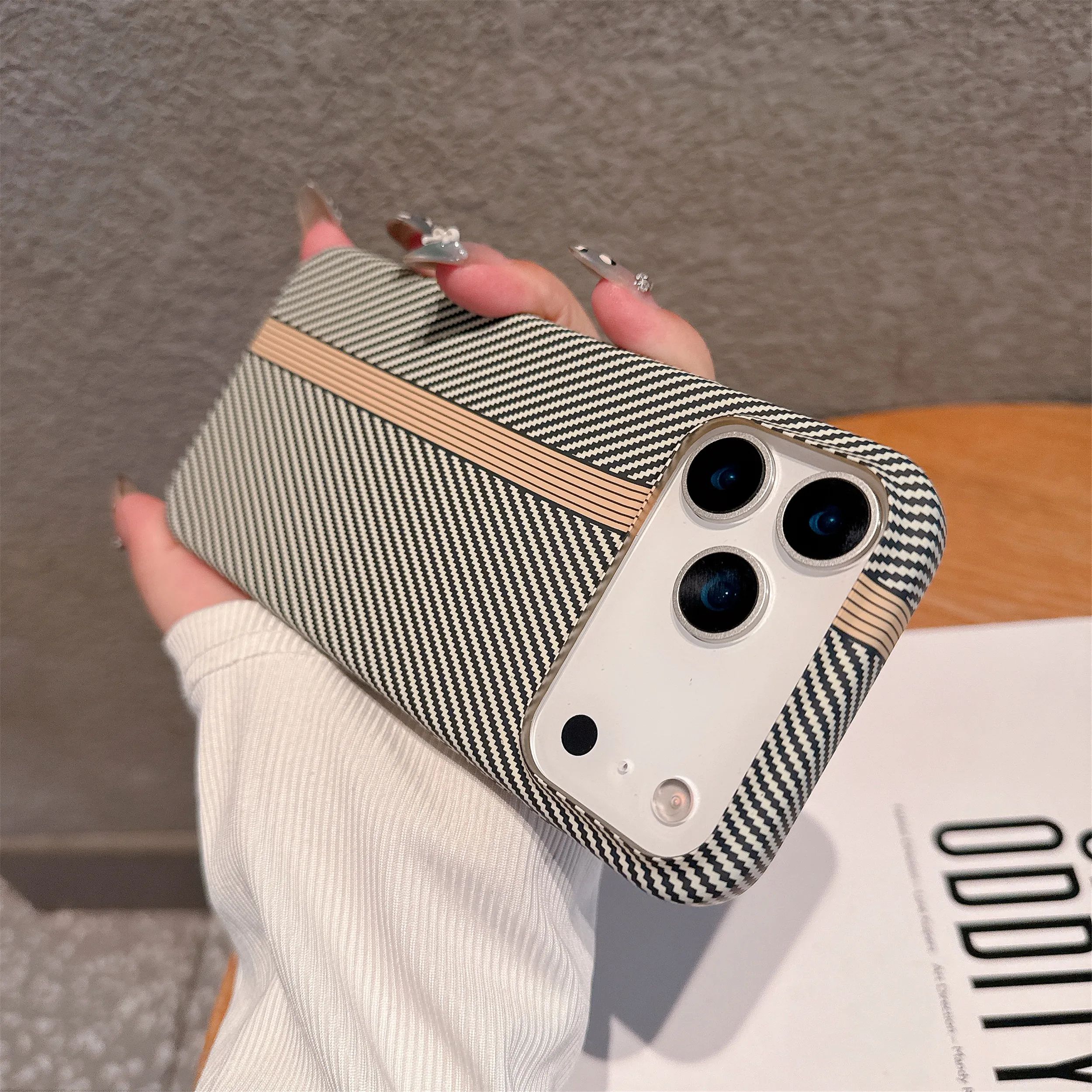 Große Kong Kevlar Carbonfaser-Streifentextur Harte PC-Hülle für iPhone 18 17 Air 16 15 14 Plus 13 12 Pro Max 11 Stoßfeste Abdeckung – Detail 8