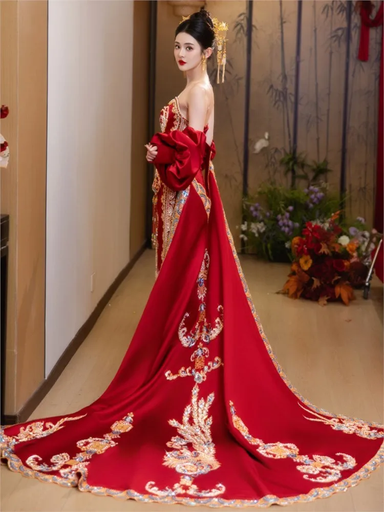 New Chinese-style wedding dress bride's toasting gown long tail cheongsam