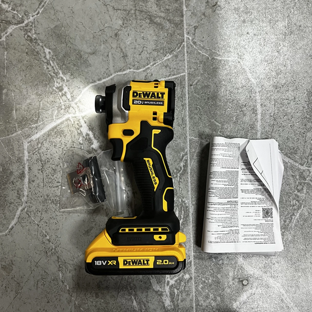 

New Dewalt DCF850 1/4" impact driver 20v Includes 2.0AH battery New Tools