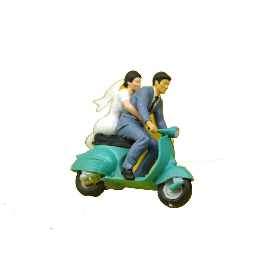 1/64, 1/87 HO Scale Couple Romantic Wedding Scene Miniature Model Props, Succulent Bonsai Decoration