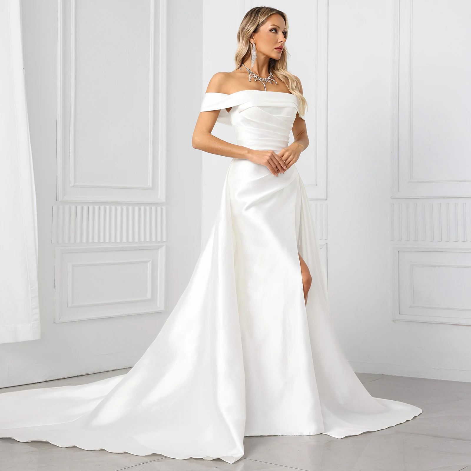 Trägerloses Brautkleid aus Satin mit schulterfreiem, plissiertem Brautjungfern-Hochzeitskleid mit hohem Schlitz und A-Linien-Brautkleid