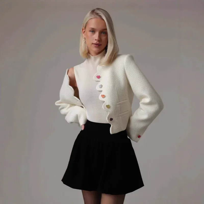 

Шикарная женская куртка с яркими пуговицами, модное однотонное свободное пальто с нерегулярным воротником и длинными рукавами, 2025 г., женская осенняя повседневная одежда для пригородных поездок