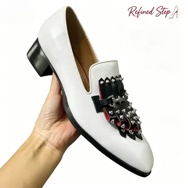 Mocasines de hombre con remaches metálicos, borlas negras y punta cuadrada blanca, de moda, sin cordones, de lujo, hechos a mano, para fiestas, oficina y eventos formales.