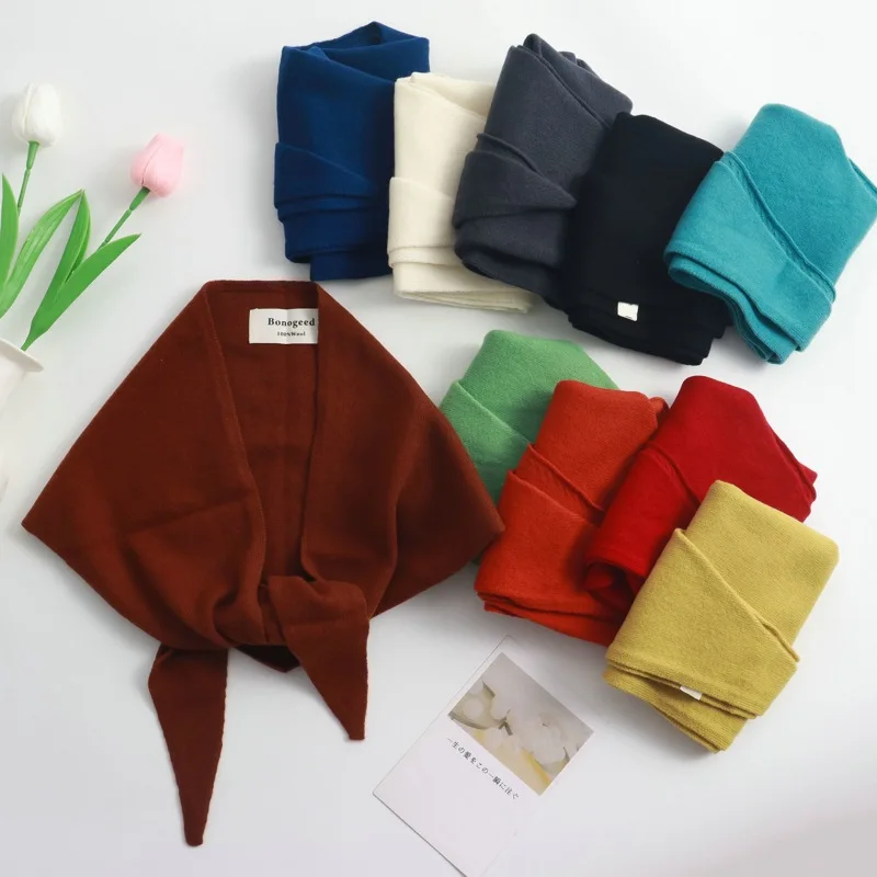 Di nuovo Modo 100% Lana Maglia Triangolare Raccoglitore Scialle Esterno Autunno e Inverno delle Donne Caldo Protezione Del Collo Blu Piccola Sciarpa