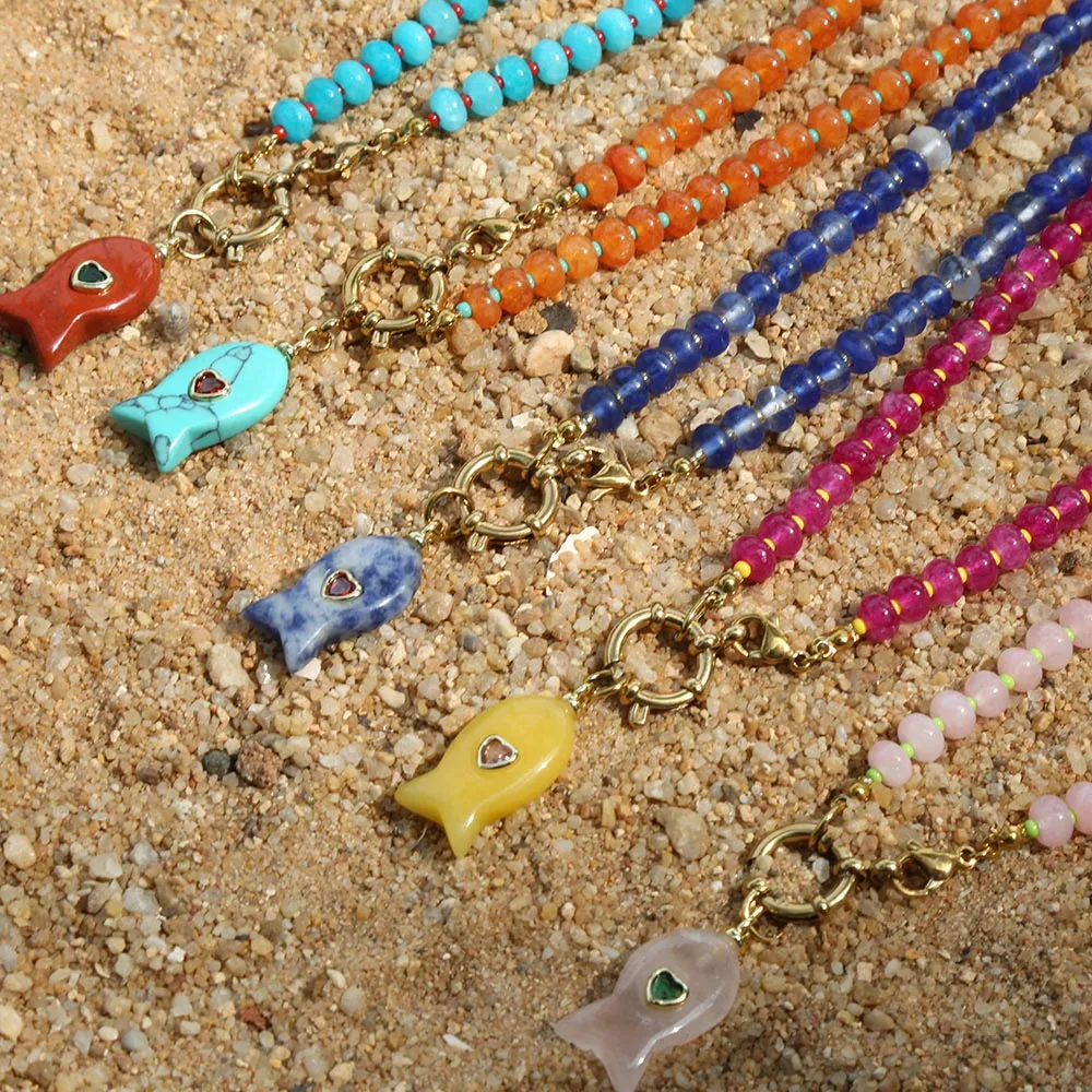 2026 Auffälliges Frühling-Sommer-Modeaccessoire Schmuck im Bohemian-Stil Farbige Perlenkette mit Naturstein-Fisch-Anhänger – Detail 1