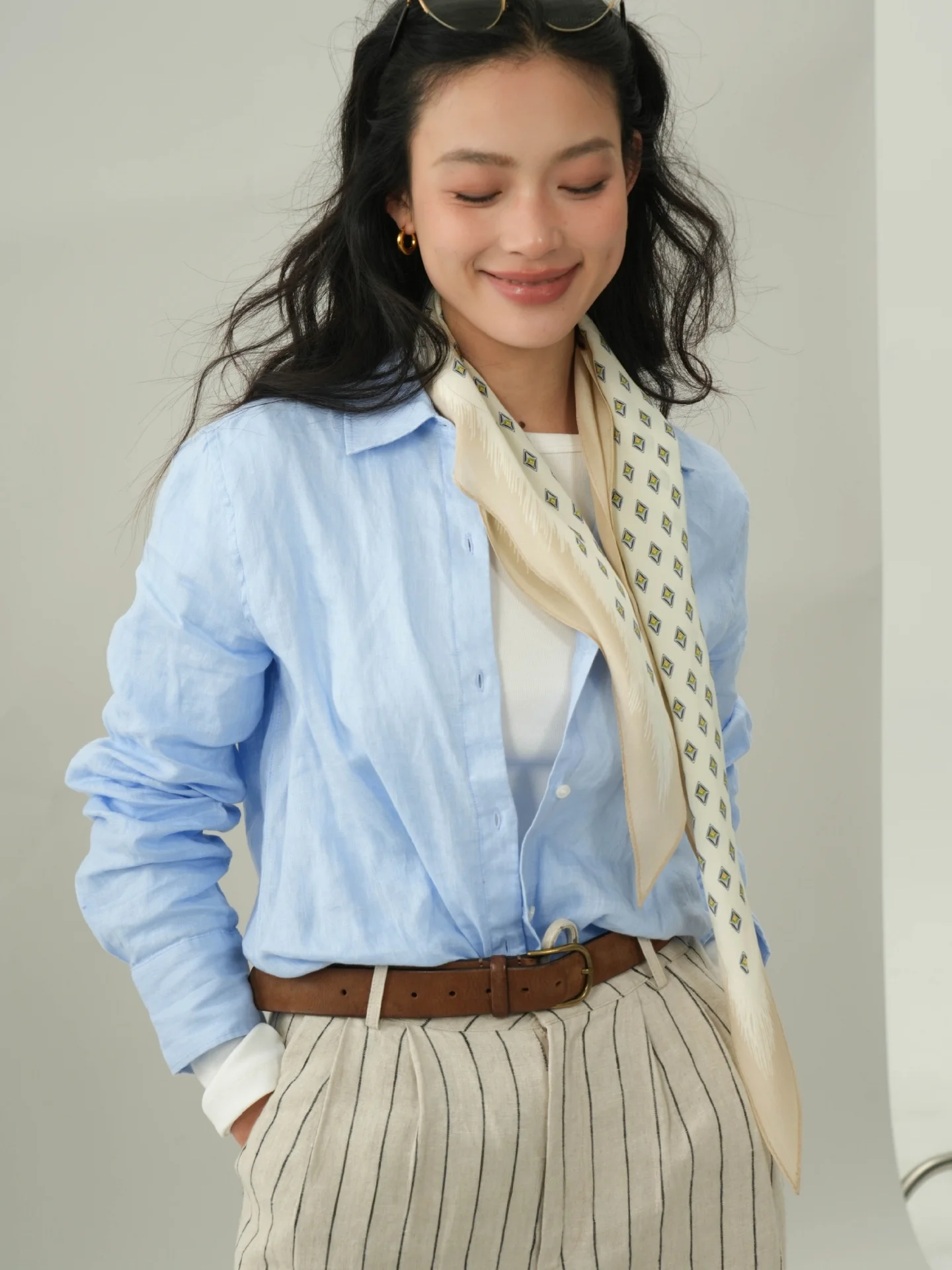 

Weiliao Original Silk Scarf New Diamond Pattern Square Scarf Versatile Light Beige Blue Fashion Accessory for Young Women