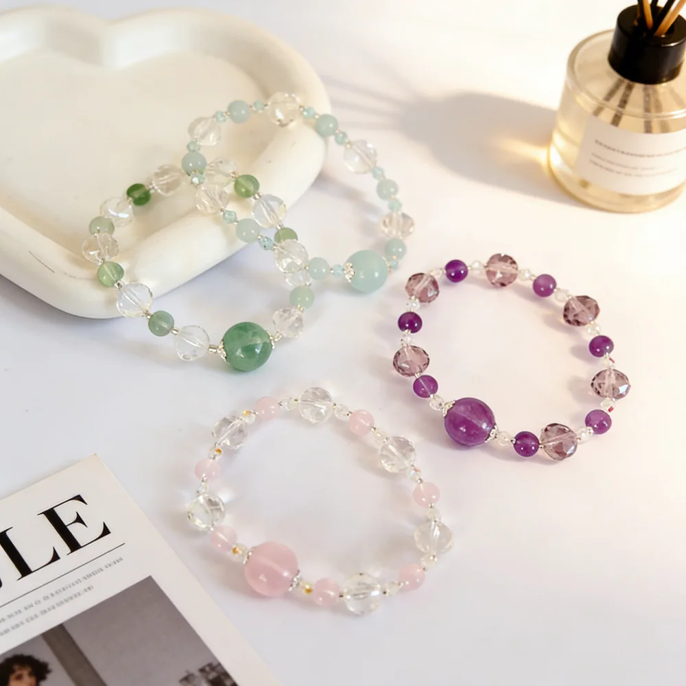 

Изящный минималистичный браслет из натуральных кристаллов: аметист, розовый кварц, синий жадеит, зеленый флюорит, бусины. Украшение для женщин и девушек, обладающее целебными свойствами.