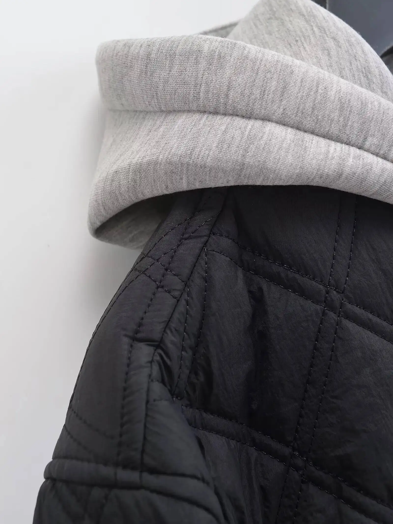 موضة جديدة لخريف وشتاء 2025 معاطف نسائية غير رسمية بقلنسوة مبطنة باللون الأسود سترات نسائية فضفاضة مبطنة أساسية