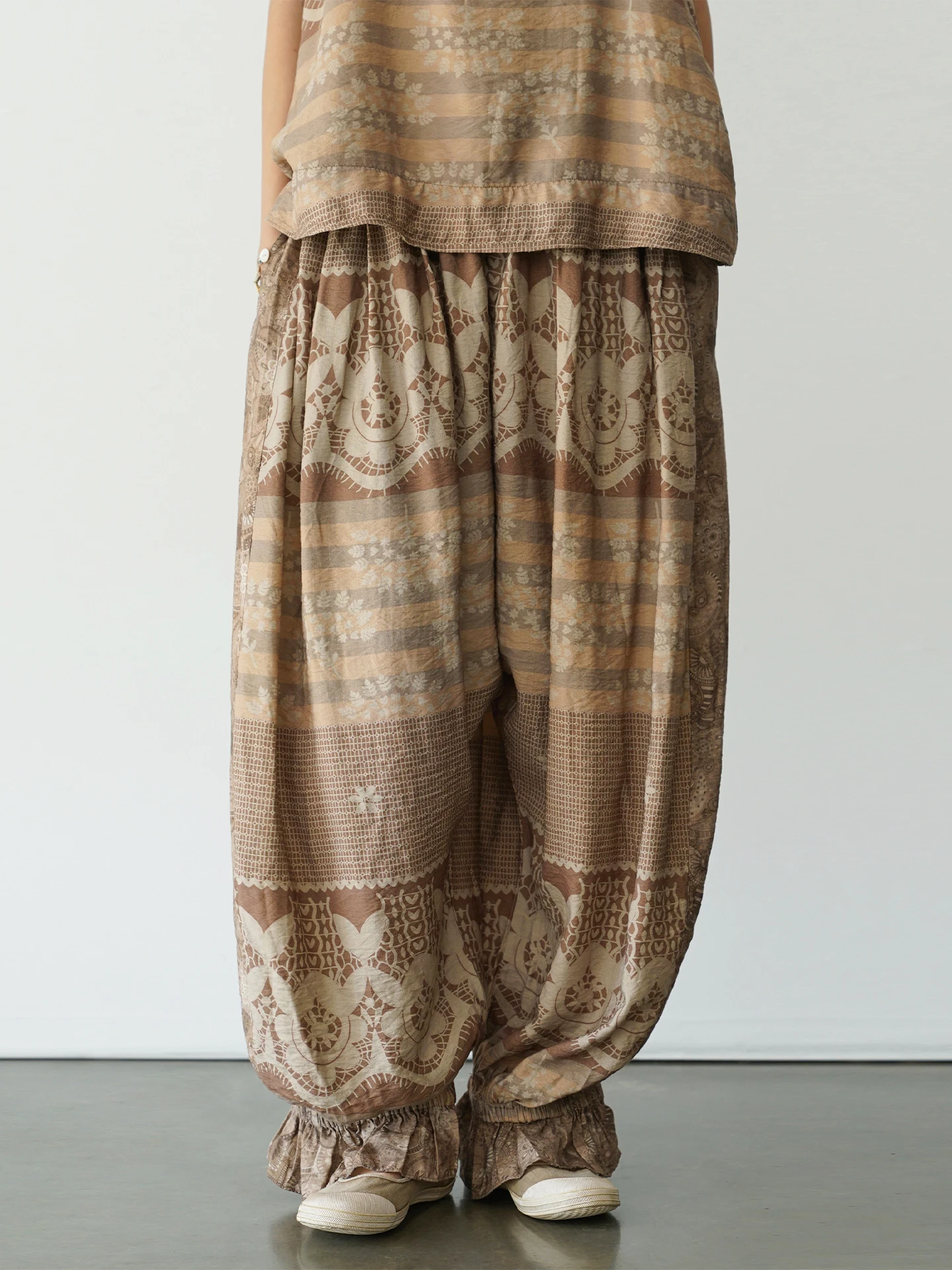 

Шелковистые свободные брюки-фонарики женские, повседневные, весна-лето, новинка, с принтом в технике грязевого окрашивания, удобные, с естественной линией талии