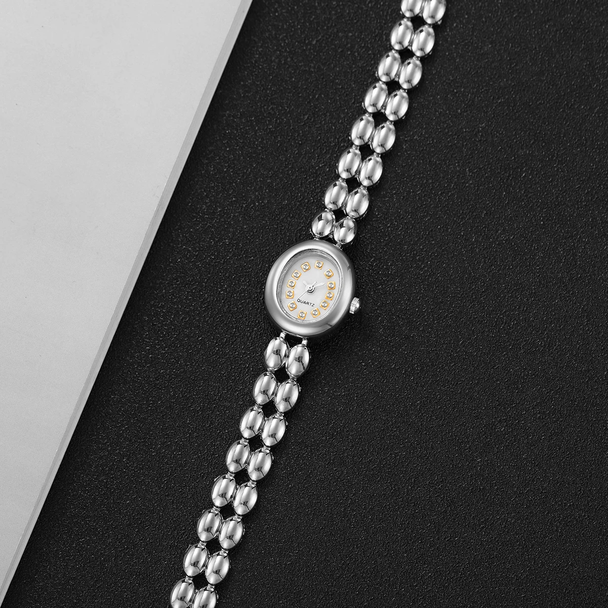 1Pcs Women's Gift Watch Simple Fashion Small Dial Classic Trend Light Luxury Quartz Bracelet Watch ( Box Not Included )