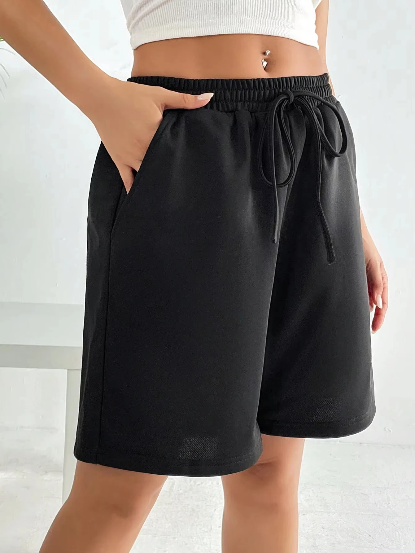 شورت جيب مائل بخصر برباط مع خصر مرن شورت رياضي فضفاض مناسب مريح من القطن الخالص ملابس الشارع النسائية
