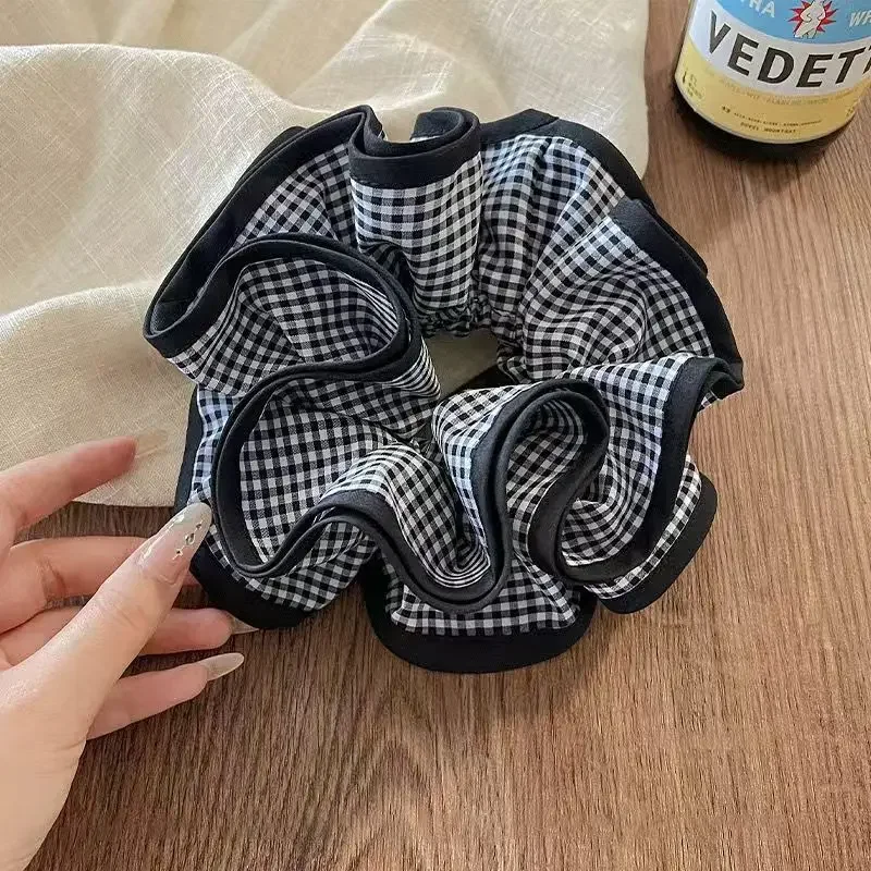 1pc Retro Fashion Black and White Checkered Large Intestine Hair Tie, Ins Sweet Pleated Oversized Flower Bud Hair Band Hair Tie - view 5