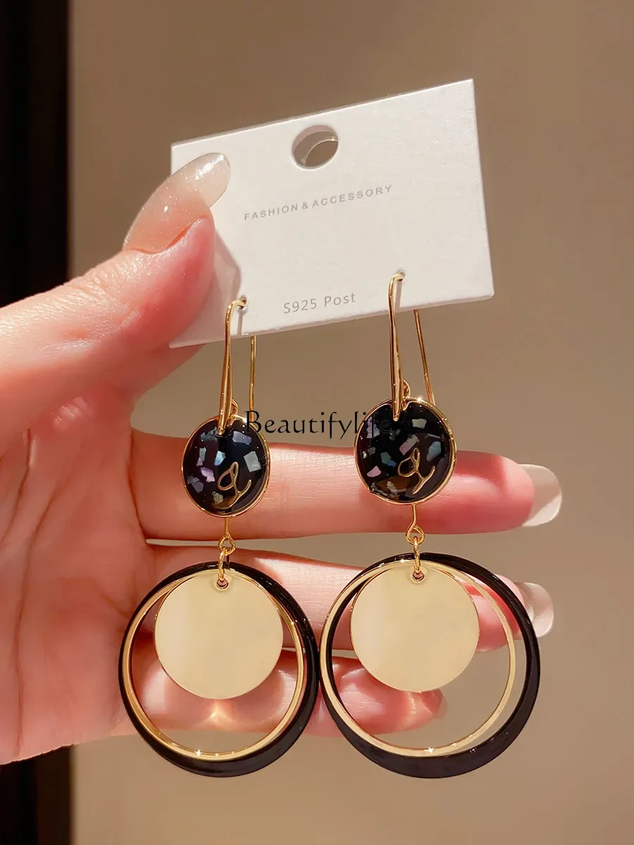 

High-end retro temperament long circle earrings women's 2023 new gold large version earrings