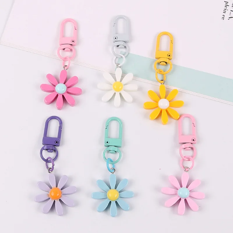 Daisy Keychain Flower Key Chain Girl Cute Car Keyring Earphone Cover Pendant Purse Backpack Ornament Accessories