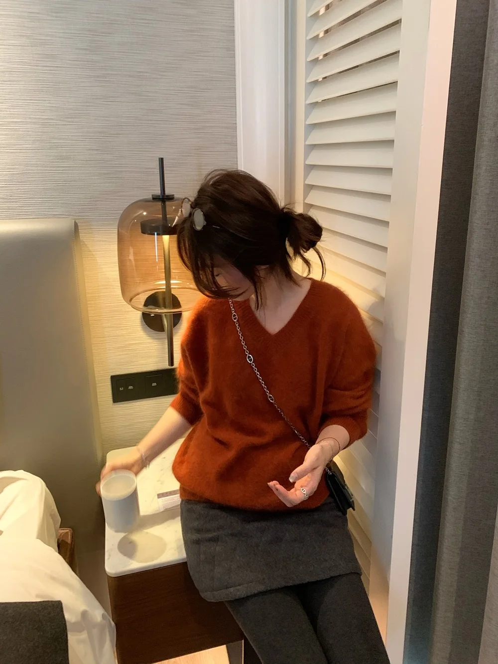 

Loose Women's Knitted Sweater V-Ne Fuzzy Feel Korean Sle Orange Wool Brued Sweater Self-Softn Winter Faion Top