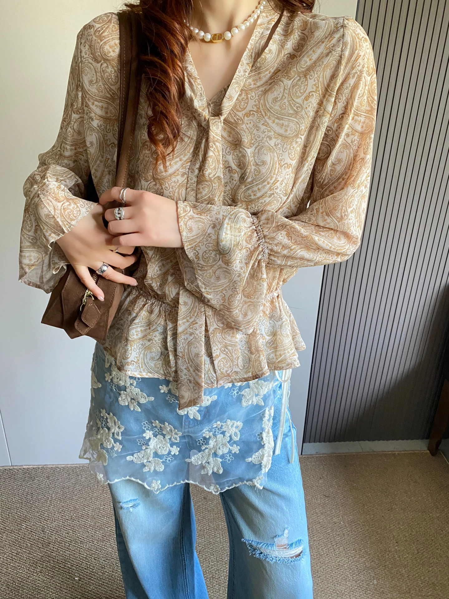 

Элегантная туника с V-образным вырезом, женская блузка из шифона с длинным рукавом, летняя новинка, свободный крой, с цветочным принтом, повседневная одежда