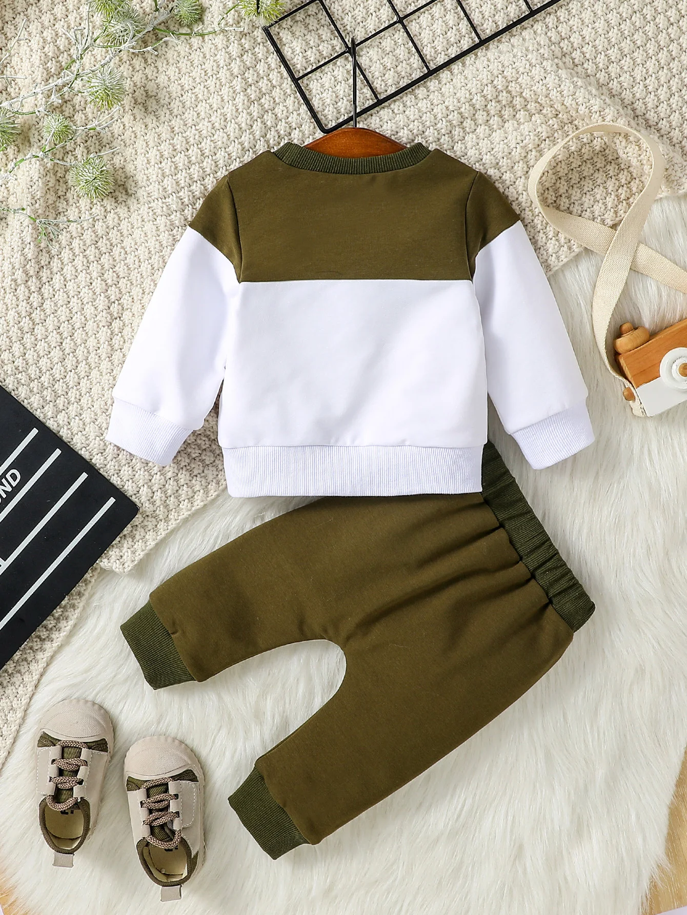 2024 New Baby Boys Long Sleeve Sweatshirt With Woven Lable Letter+Solid Pant For Autumn Outdoor Wear  Set