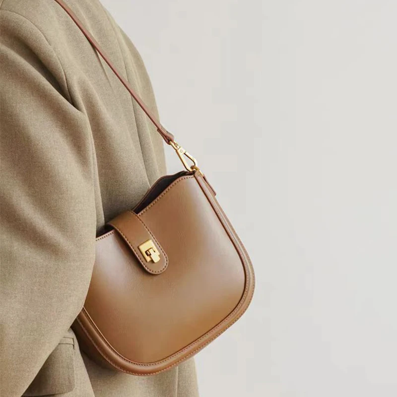 

Versatile Vintage Women's Crossbody Bag Korean Fashion Ladies Leather Bucket Bag Solid Soft Patent Leather Commuter Shoulder Bag