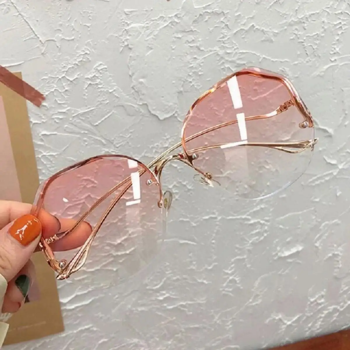 1pc Fashion Gradient Sunglasses Women Design Vintage Pilot Retro Shades Cutting Lens Gradient Sun Glasses Female UV400 Eyewear