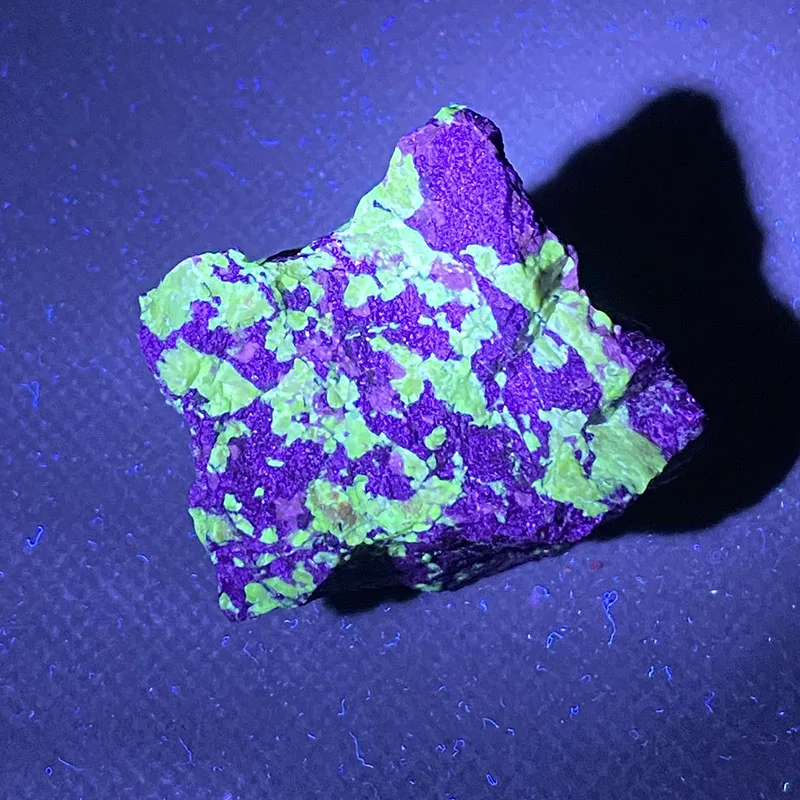 100% natural willemite  (fluorescence effect green ）bead raw mineral specimens cure crystal gem collection