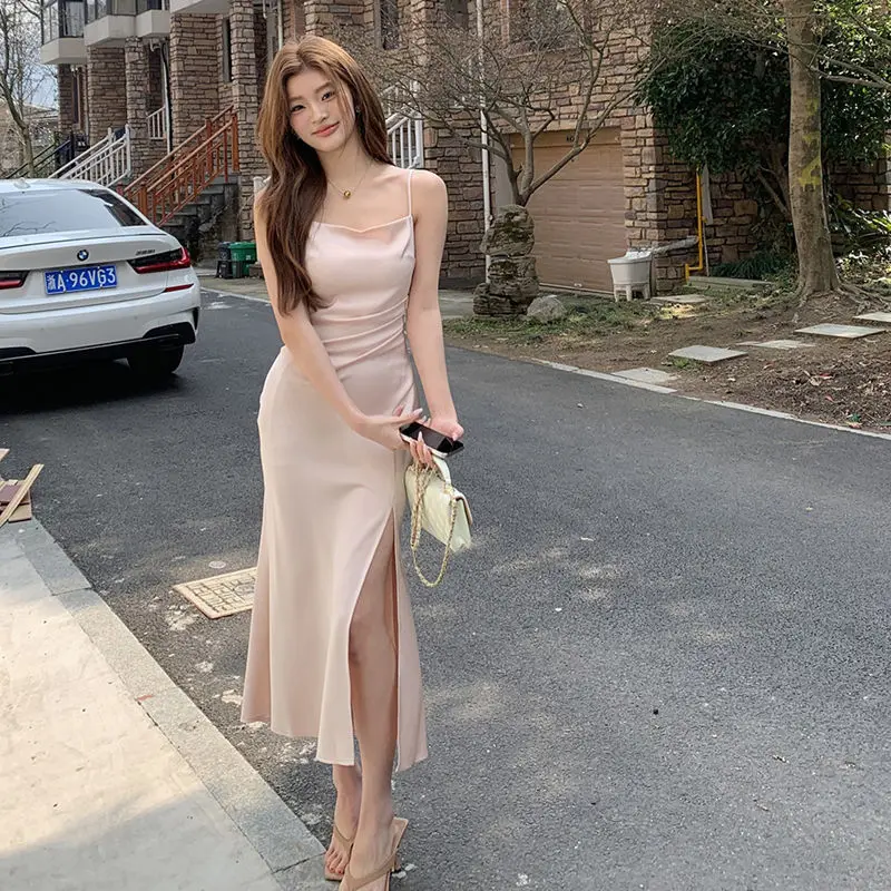 ใหม่สําหรับฤดูร้อน 2025 สไตล์ฝรั่งเศสสบายซาตินชุดเดรสSlit HemlineเอวBacklessในSlimming High-Endบรรยากาศ