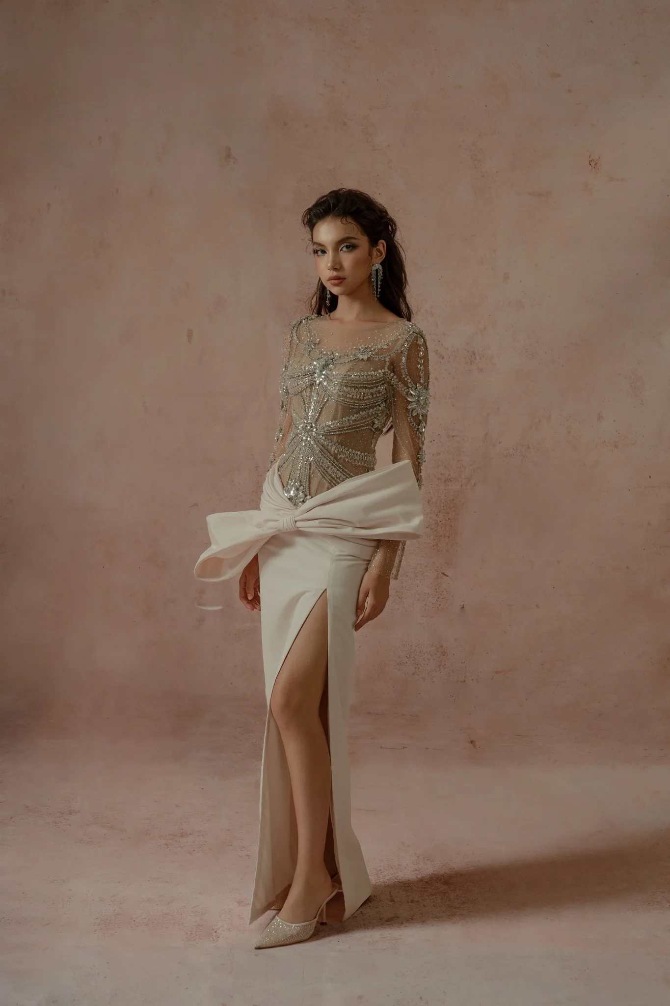 エレガントなアイボリーロングスカート、大きなリボン付き、ハイ スリット、フォーマルイブニングガウン、サテンシーススカート、結婚式のゲストパーティー用、カスタムメイド