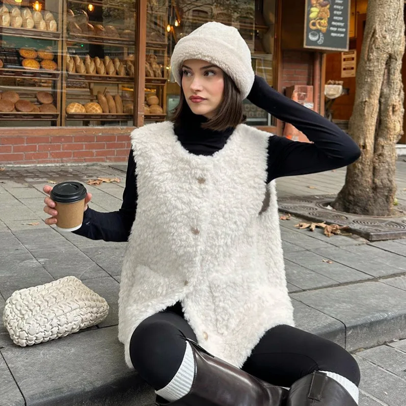 

2025 Spring New White Faux Mink Fur Sleeveless Vest Women High End Sense Waistcoat Fashion Versatile Outerwear