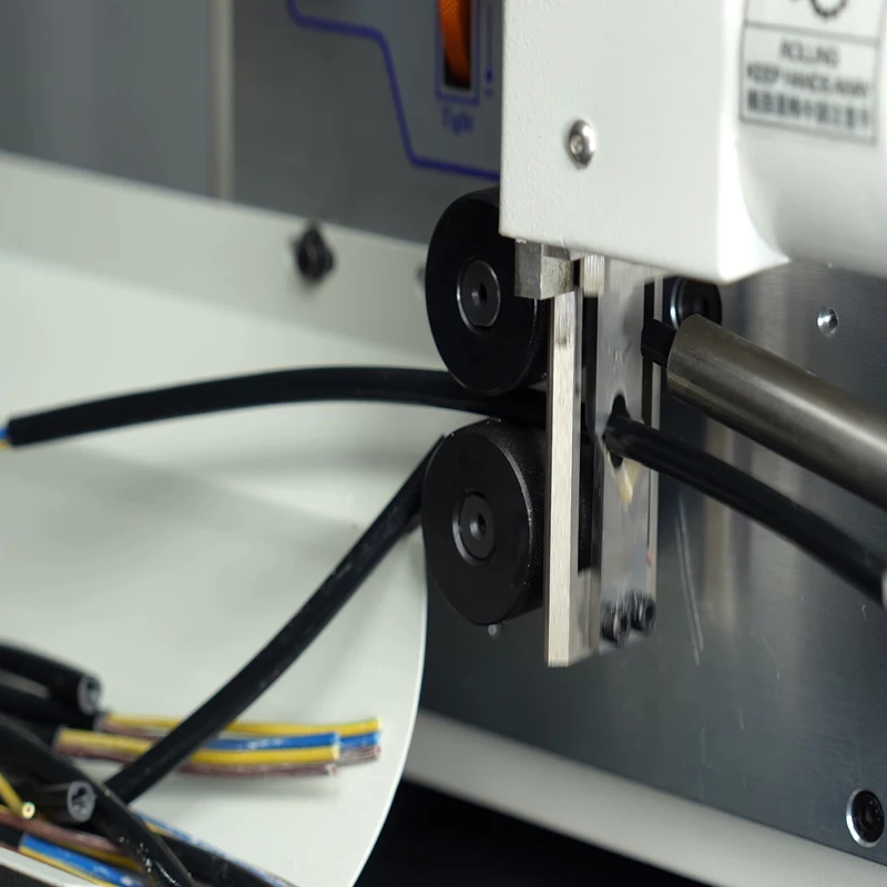 

SWT-608-HT2N HT2S Peeling Stripping Cutting Machine For Computer Automatic Wire Strip Stripping Machine 0.1-10mm2 AWG7-AWG28