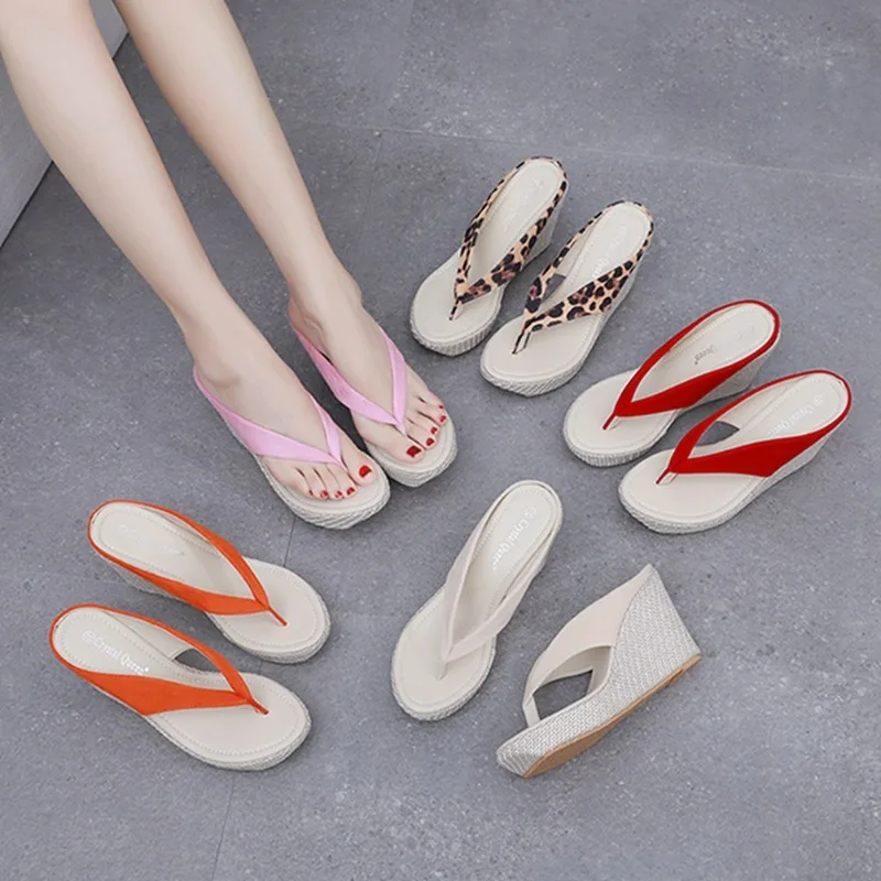 

2025 Hot Seller 9cm Bohemian Beach Sandals with Thick Sole and Wedge Heel, Waterproof Platform and Herringbone Toe Slippers