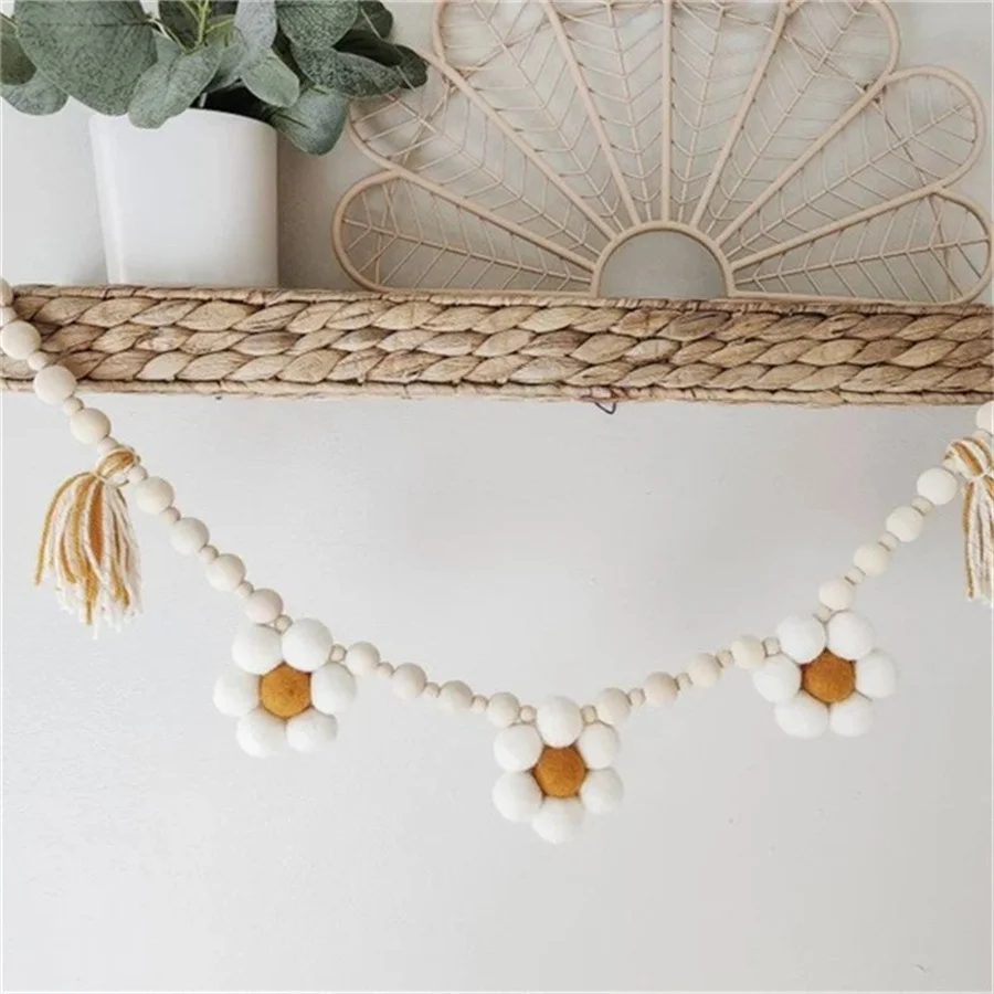 Bohemian Handmade Wooden Bead Garland, Felt Daisy Tassel, Home Wall Decoration, Children's Room Hanging Decoration, Shelf and Fireplace Decoration Hanging Ornament