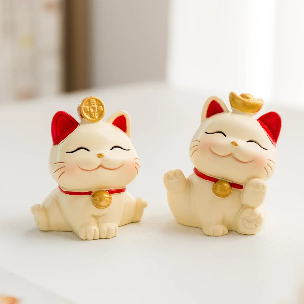 Resin Lucky Cat Ornaments Creative Animal Crafts Lovely Home Office Desktop Decoration Cute Gift for Children Maneki Neko Statue