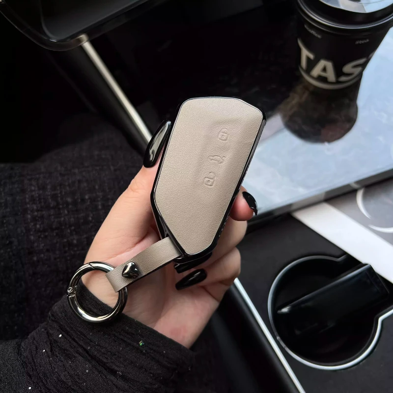 

Suitable for Volkswagen Golf CC Magotan Passat Aluminum Alloy + leather Car Remote Key Case Cover Better Protection