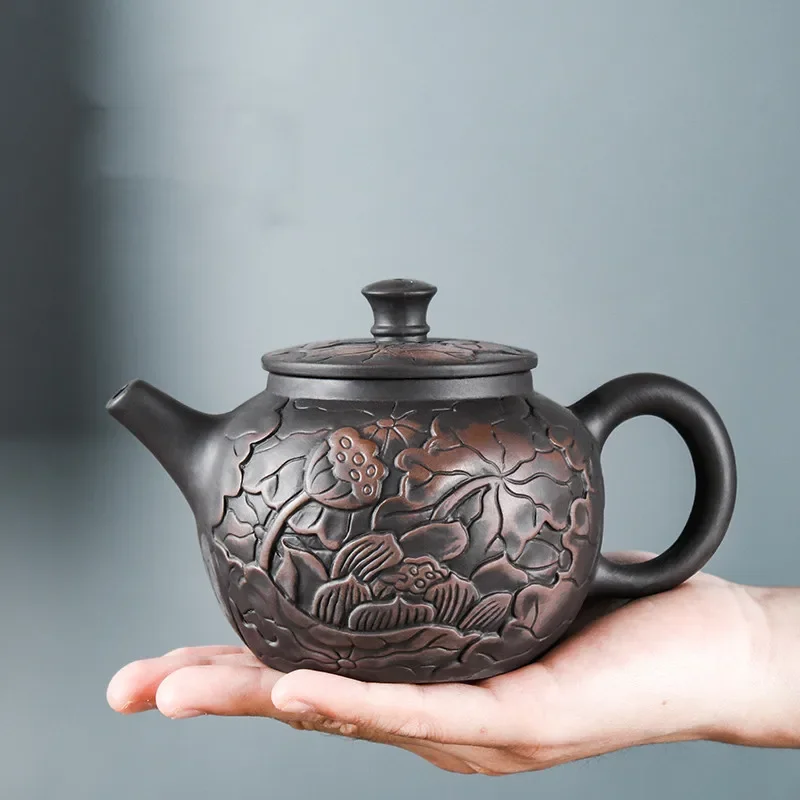 1pc Yixing Tea Pot Purple Clay Teapots Beauty Kettle Black Mud Hand Hand Carved Lotus Illustration Pot Home Handmade Tea Set