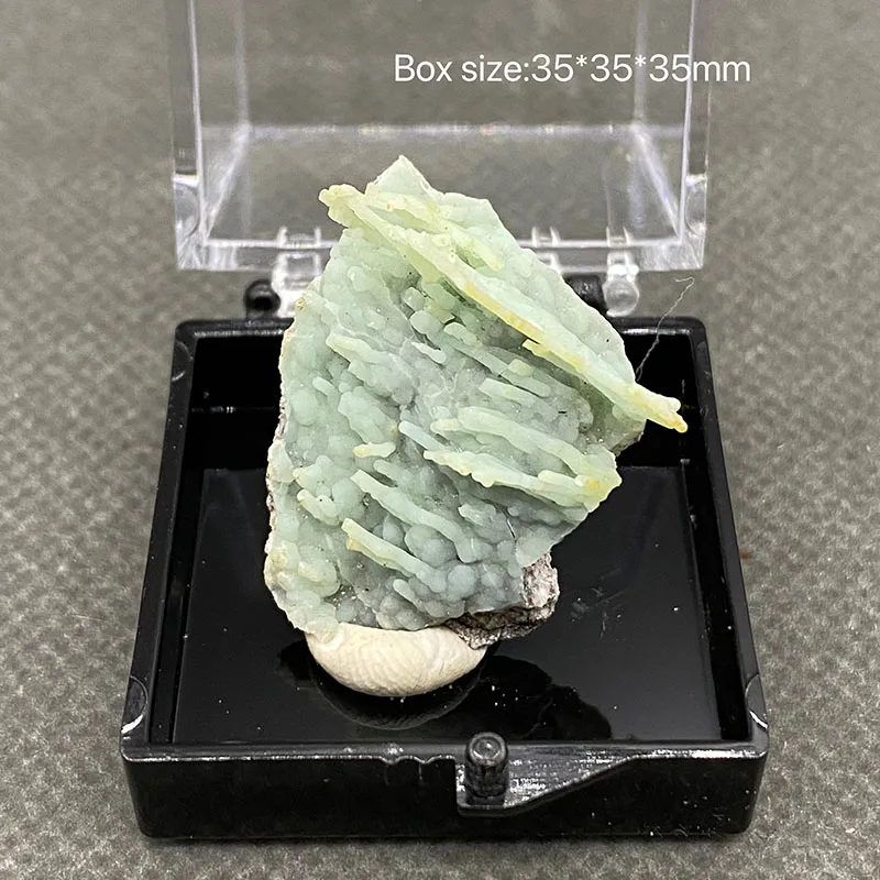 100% natural gibbsite (fluorescence effect green) original crystal mineral specimen +Box size：35*35*35mm