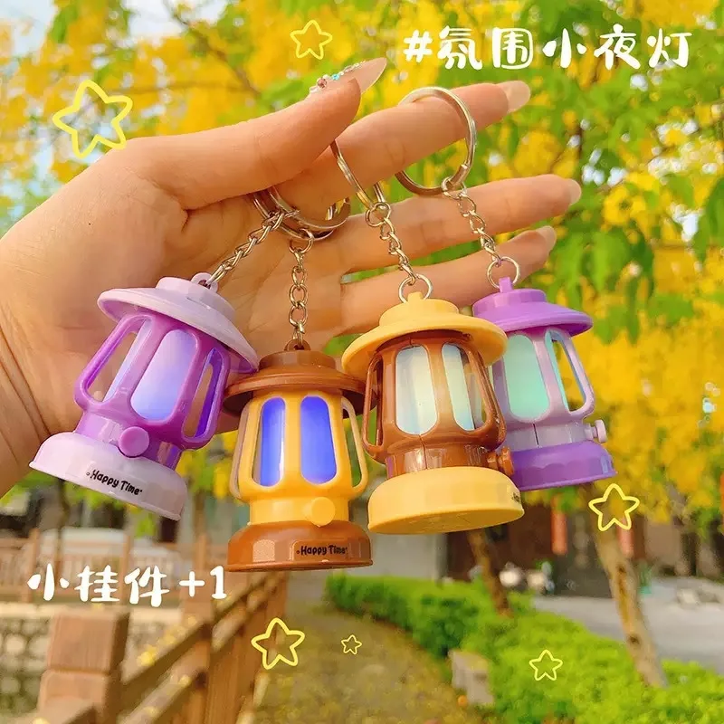 Mini lampada da tavolo retrò a emissione di luce, portachiavi, pendente, luce ambientale colorata, ornamento da tavolo, piccolo regalo di Natale