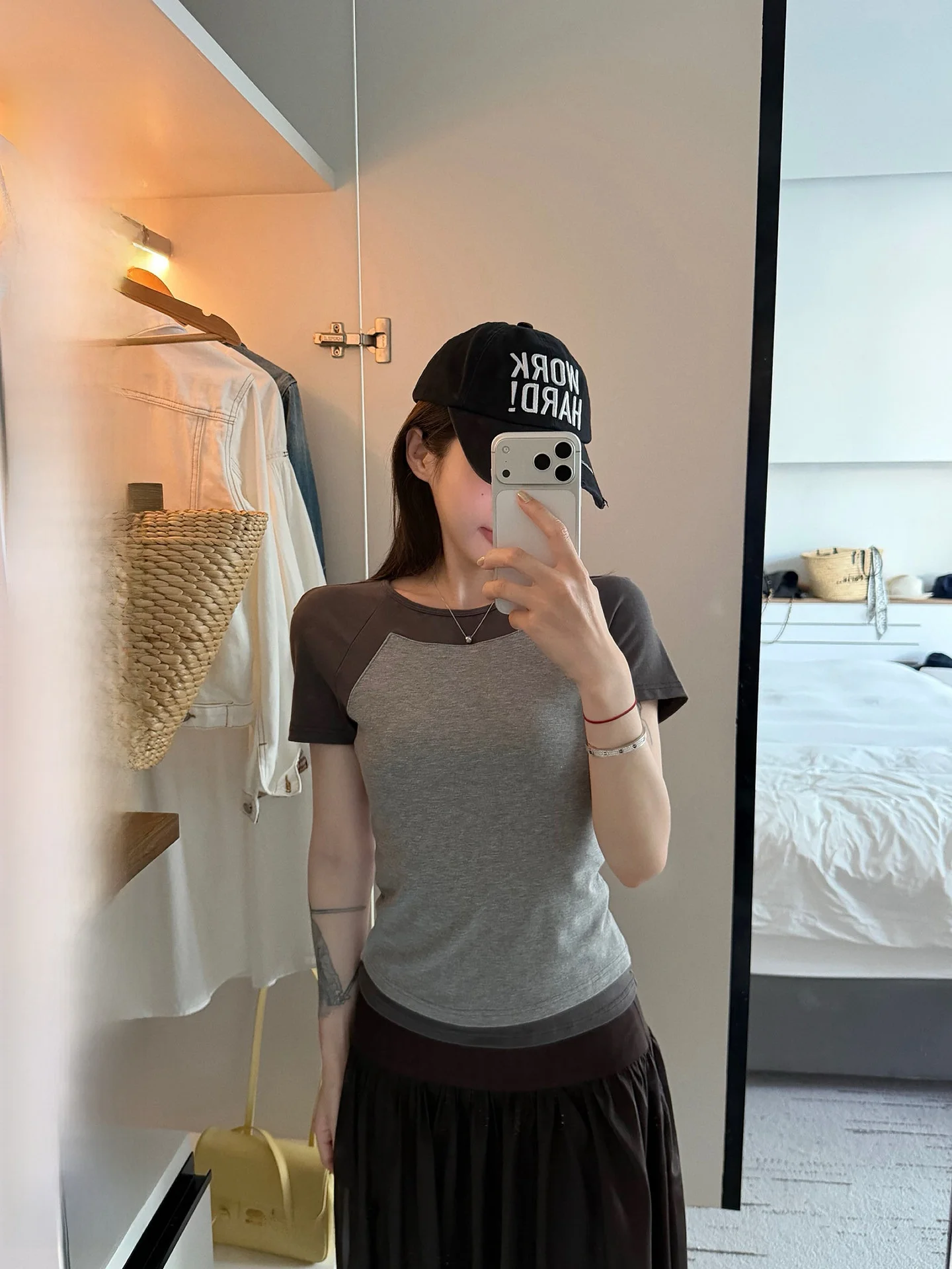

Color Block Shoulder Sleeve T-Shirt Women's Slim Fit round Neck Short Sleeve Top Skin Friendly Breathable Casual Style Spring